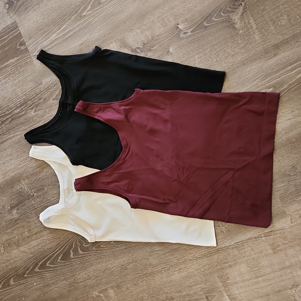 White House Black Market Layering 2 Tank Bundle-Size Small-BLACK & BURGU…